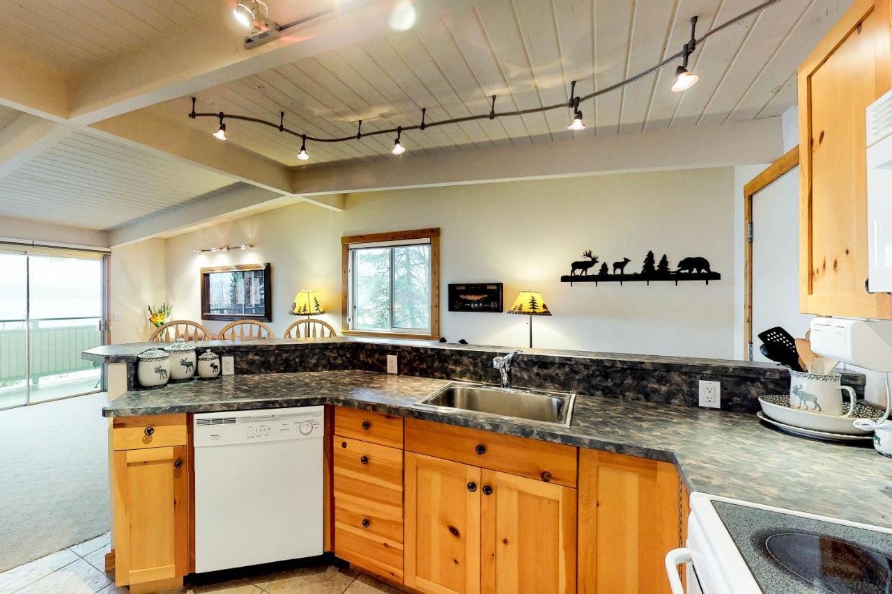 Many Springs Lakefront Condos Bigfork Exterior photo
